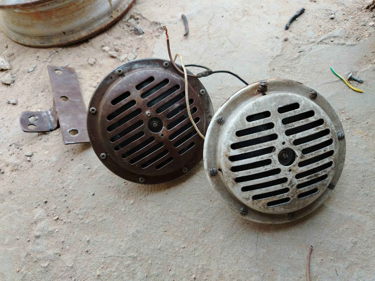 سلام عليكم اريد ابيع هورن بوش أمريكي ايراني البيع سعرهن ١٥٠ بيهن مجال مكاني نجف يم صيطره القايش يم مدرسه شمس الشموس ***********
