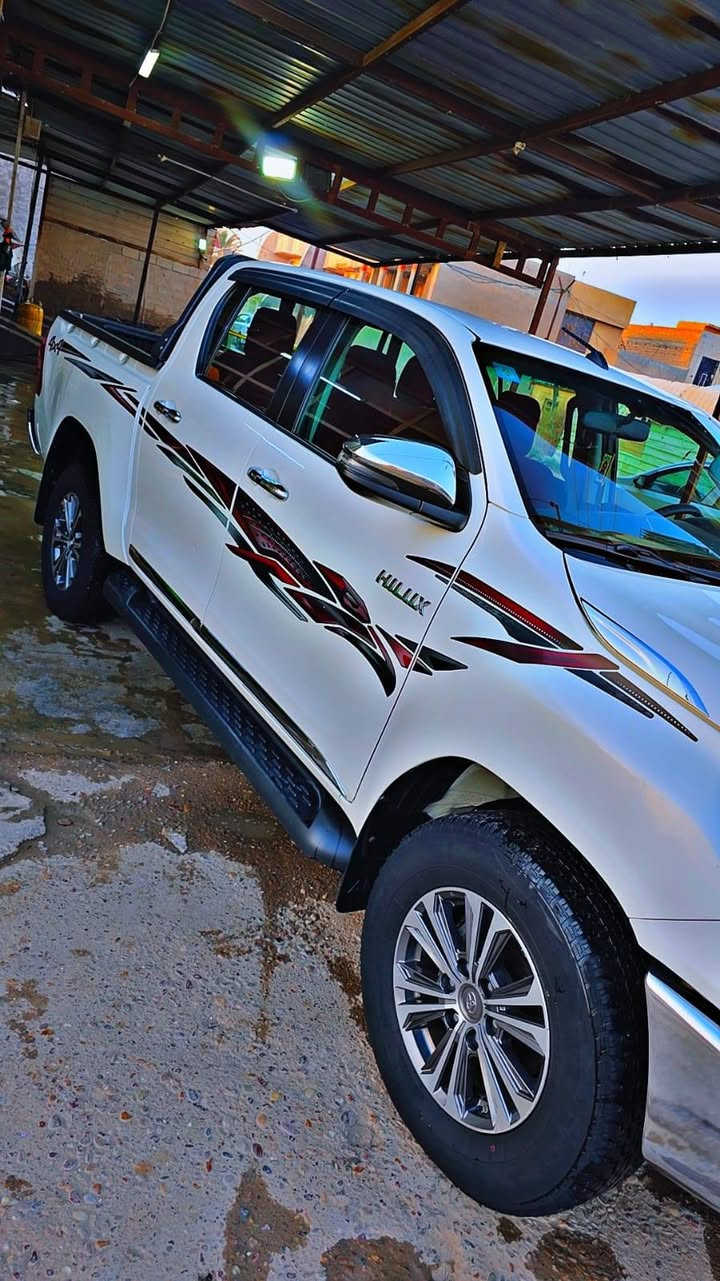 سلام عليكم للبيع هايلوكس 
 فورويل 2022 اوتوماتيك 4X4 سعودي بانزين 
فووول مواصفات.           السعر 310 بيه مجال 
مكفوله من كل نواحي 
سياره سعودي سيده نهرو
تبريد قطعتين +بيانو لمس
شاشه كبيره  + كامره
مانع انزلاق.   ماشيه 62 حقيقي 
رقم دولي سنويه مجدده 2027 بأسمي مشروع وطني
جاهزه من كلشي مابيها اي نواقص
تبريد ثلج ❄️ تدفئه شغاله
حداديه وصدر بالباكيت
جاهزه من كلشي مال جناي
مكان السياره صلاح الدين دجيل 
استفسار اتصال ***********
