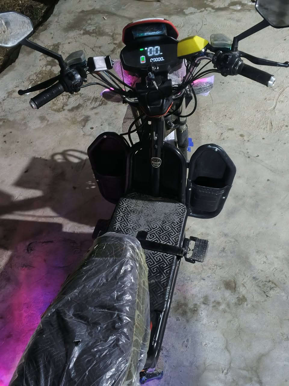 سلام عليكم دراجه شحن بعده جديه شوفت عينك للبيع بطاريات علفحص الرقم للستفسار ***********1 السعر 575 وبي مجال شي قليل
