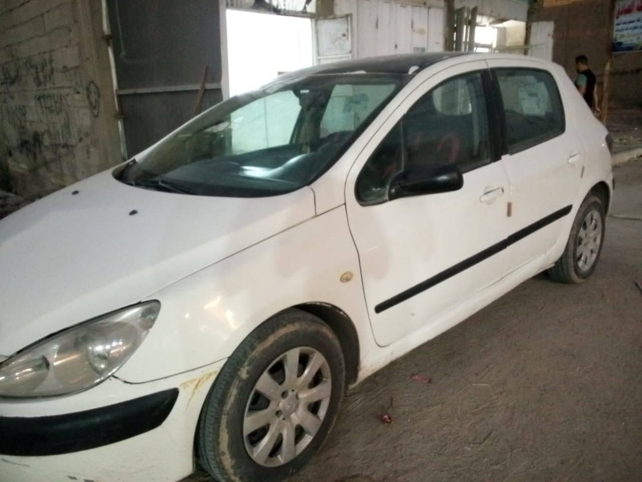 سلام عليكم بيجو فرنسي  سيارة نضيفة مال جناي مثل ما واضح بصور تبريد عاطل محرك  وكير نضيفات  العنوان بغداد الزعفرانية السعر 37$ ورقة   الشراي يتصل و ب الخدمة ***********
