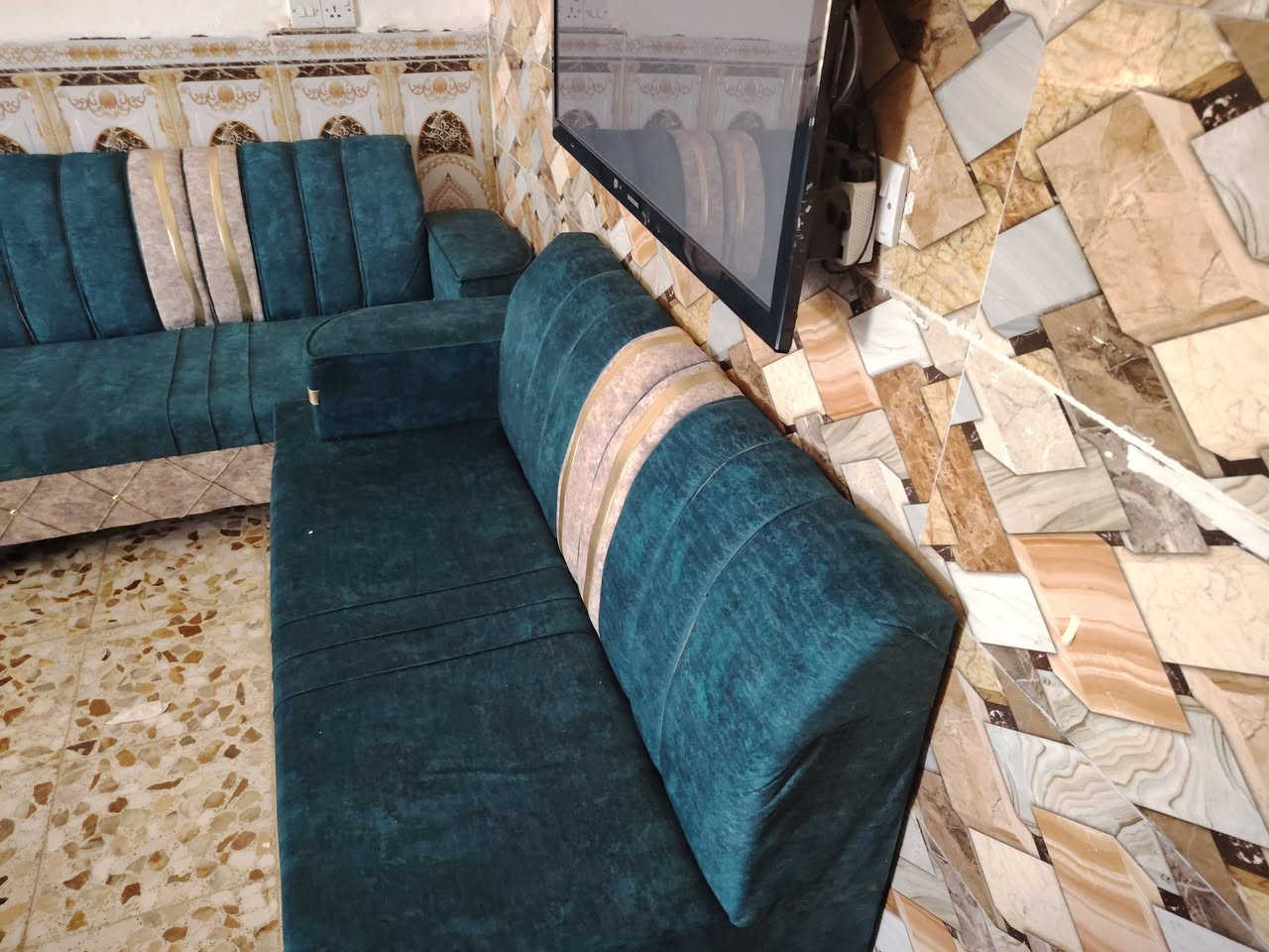 سلام عليكم اخوان تخم2ديوان 26 مقعد للبيع مكلف بل نشر تخم جديد للتواصل اتصال *********** مكان واسط قضاء النعمانيه
