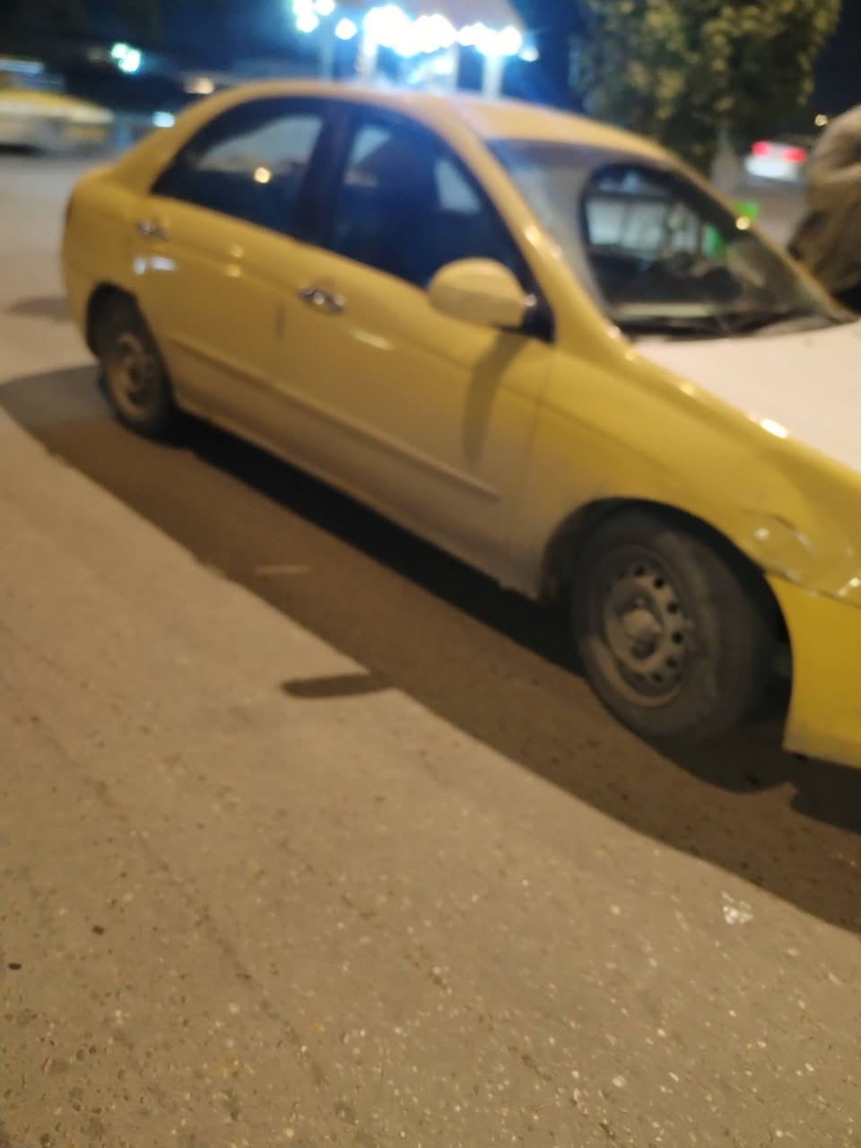 سبكترا للبيع موديل ٢٠٠٨ امريكي  مصفره هيئه وغرامات مداور ثاني يوم يحتاج الها ترتيب بيها تكمه من جهه السايق السعر المطلوب ٦٧ وبيها مجال بسيط رقم بابل *********** مكانها بابل
