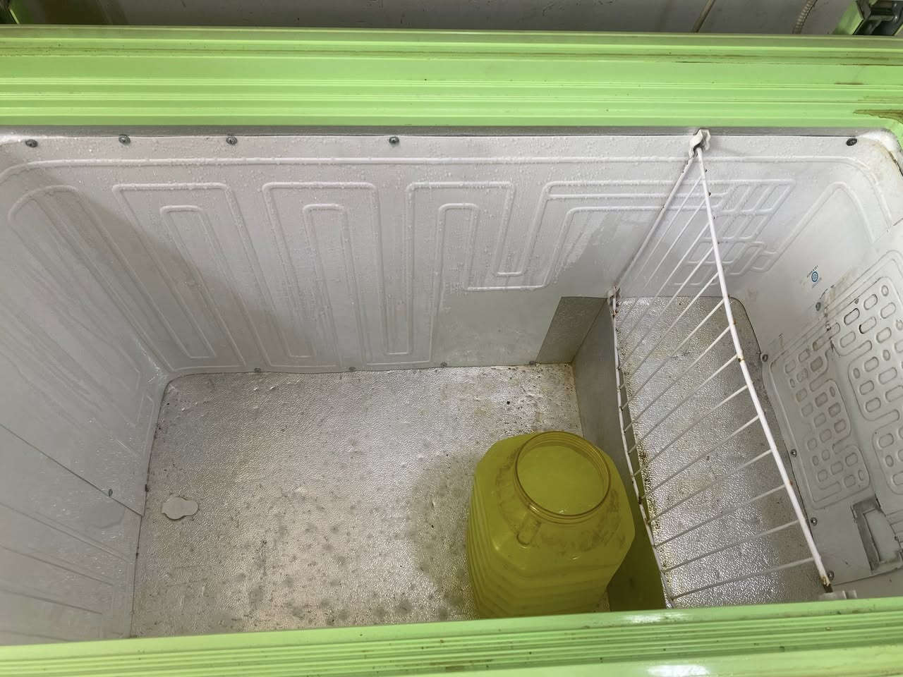 ‏مجمدتان ‏للبيع سعر الواحدة 160 المكان حلا سنجار محل ورشة أبو محمد مجاور طرشي سنجار تلفون *********** ￼
