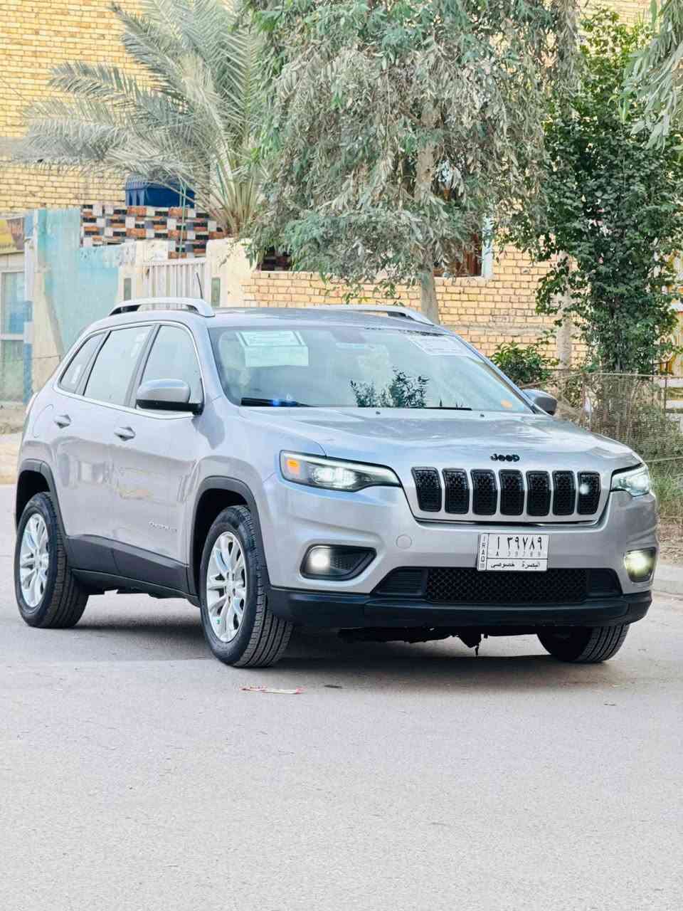 سلام عليكم جيب شيروكي مديل 19 الرقم انكليزي السياره باسمي السياره ماناقصها شي الحمدلله السعر 175 وبيها مجال بسيط للبيع او المراوس حسب القناعه 
الرقم للاستفسار ***********
