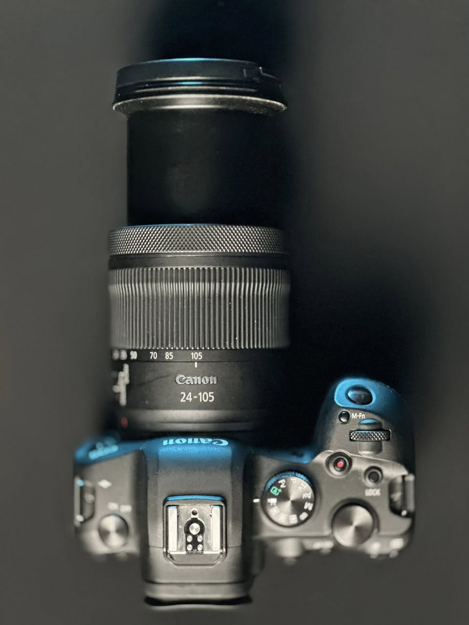 — Canon EOS R6 + Canon RF 24-105mm F4L IS USM 🔥
كامرة احترافية فول فريم، الغنية عن التعريف
مناسبة للتصوير الفوتوغرافي والفيديو وصناعة المحتوى، أداء سريع وثبات خرافي وجودة صورة سينمائية ✨

🔹 المواصفات:
• سنسر Full Frame
• تصوير 4K احترافي
• تثبيت داخلي قوي IBIS
• أوتوفوكس سريع جداً مع تتبع العين
• أداء ممتاز بالتصوير الليلي
• تصوير متواصل سريع للمناسبات والسبورت

🔸 العدسة:
Canon 24-105 F4
عدسة احترافية متعددة الاستخدام
حدة ممتازة + ألوان جميلة + فتحة ثابتة F4 🔥

📦 الملحقات:
✔️ الحزام الأصلي
✔️ بطارية
✔️ شاحن بطارية
✔️ جاهزة للشغل مباشرة

🖤 الكامرة نظيفة جداً والاستعمال مرتب مثل مو واضح بالصور
السعر 2100000 مليونين ومية بيهة شي بسيط 
📩 للاستفسار خاص
او اتصل ***********
