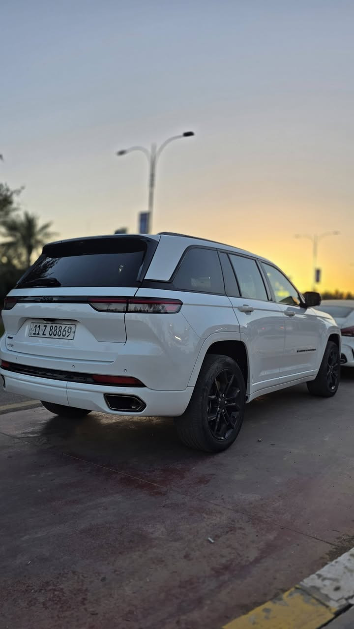 🚘#جيب كراند شيروكي فئه الاحتفال سنوي (ثلاثينيه) Anniversary Edition فول مواصفات 30th
🪪 الأرقام: بغداد دولي وحلو 
📊 العداد: بحالة جديد ٢٠ الف 
📅 الموديل: 2024
🔧 المحرك: تيربو +كهرباء بقوه كبيرة 375hp بقوه هيمي v8 
واقتصادي جدا 
📌 حادث_السيارة ضرر سطحي جاملغ وبنيد مبدل بقطع وكالة ، ايرباكات وكالة كاملة سستم 

✨ أبرز المواصفات والتجهيزات:

🔹  شاشات كبيرة مع لغة عربية 
🔹️صديقة للبيئه واقتصادية 
🔹️لون ابيض ملكي 
🔹️فئه عليا مميزة (ثلاثين ذكرة سنوية )
🔹️جلد طبيعي فاخر مع تطريزات يدوي
🔹️نظام صوتي 360  18 سماعه 
🔹فتحة سقف بنوراميه كبيرة 
🔹️عوازل اضافيه للعزل صوتي
🔹كامرات 360 جميع جوانب 
🔹️كامرة للمراية وسطيه 
🔹️مري قابلة للطي 
🔹 رادارات 360 مع 6 حساس للجهتين
🔹️نظام قيادة شبه ذاتي 
🔹 نظام قيادة متعدده (ثلج .صخور.صحراء.سبورت وسمارت)
🔹️كراسي كهرباء مع تحكمات كهرباء
🔹 مانع انزلاق +نظام نزول منحدرات 
🔹️اطارات لجميع تضاريس يابانية  
🔹 مقاعد تدفئه وتهويه تبريد ⭐️
🔹️سعة السحب القصوى 6000 رطل
🔹️نظام الدفع الرباعي كوادرا - تراك
🔹 إنارة داخلية LED
🔹️خطافات سحب أمامية وخلفية باللون الأزرق في 4xe
🔹 ستائر أبواب خلفية
🔹 صندوق كهربائي واربع بصمات ودخول ذكي 
🔹 شحن لاسلكي سريع ⭐️
🔹 عده كاملة وسبير 

📞 للتواصل والاستفسار
📌 سعر مناسب 34💵 للاستفسار واتس 

📌 الرقم واتساب 
📲 ***********
📌 
بغداد  كاظمية 
#للبيع #سيارات_للبيع #سيارات #بغداد
