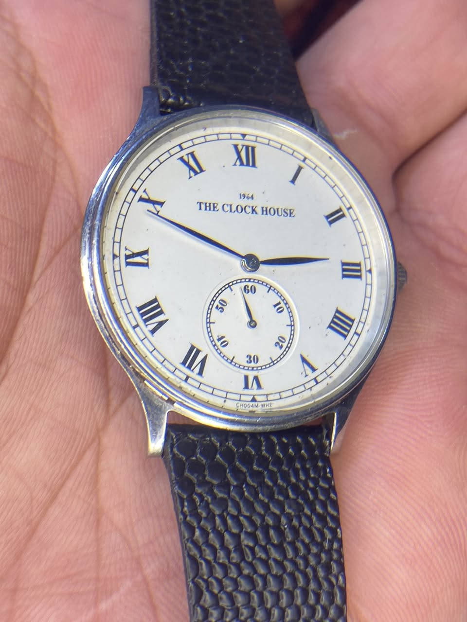 ساعة رجالية دائرية من ذا كلوك هاوس، تعمل باليد، موديل CH004M، مينا أبيض، عقرب ثوانٍ صغير، رقم الموديل TCY 2000000 NSK

ياباني اصلي سنتر ثواني منفصل
ارقام رومانية قشطه ساعه
سير جلد اصلي سويسري
قطر 35/40
سعر55


**إذا كنت صاحب هذا الإعلان وتريد حذفه لأي سبب، رجاءا أرسل رسالة إلى الدعم الفني**