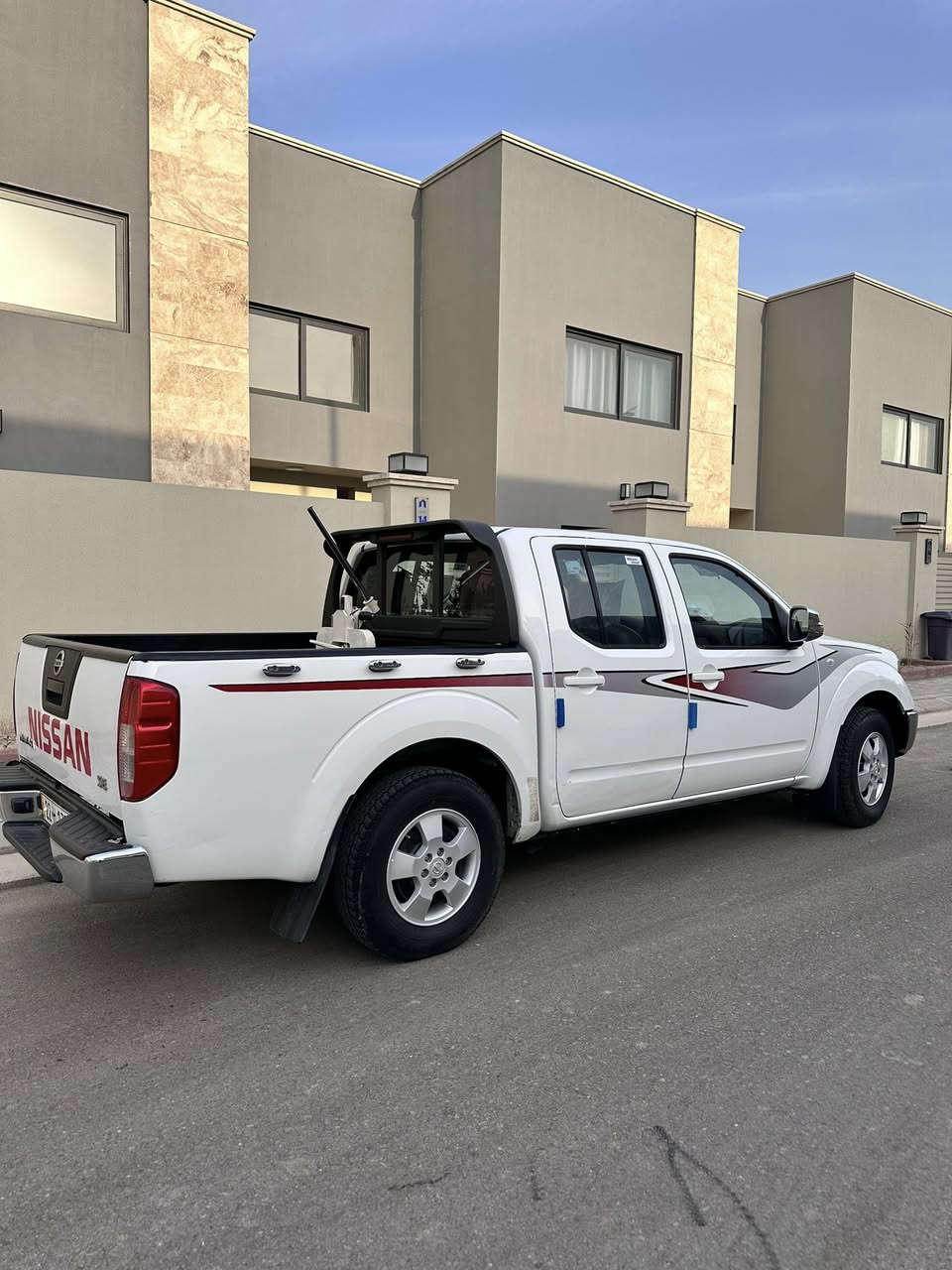 سيارة مال بيت ماشية ١٢٧ الف موديل ٢٠١٤ بيها قطعتين بارد فقط . السيارة جديدة رقمها اربيل انجليزي ومن ابيع ما ابيع البياع شراي اريد تحويل ثاني يوم وكالة ما اسوي ومكاني بغداد 

السعر ١٣٥
***********
