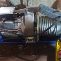 عندي هذه الجهاز للبيع رافعه مصعد يفيد العماله ويفيد كمصعد خارجي للمولا...