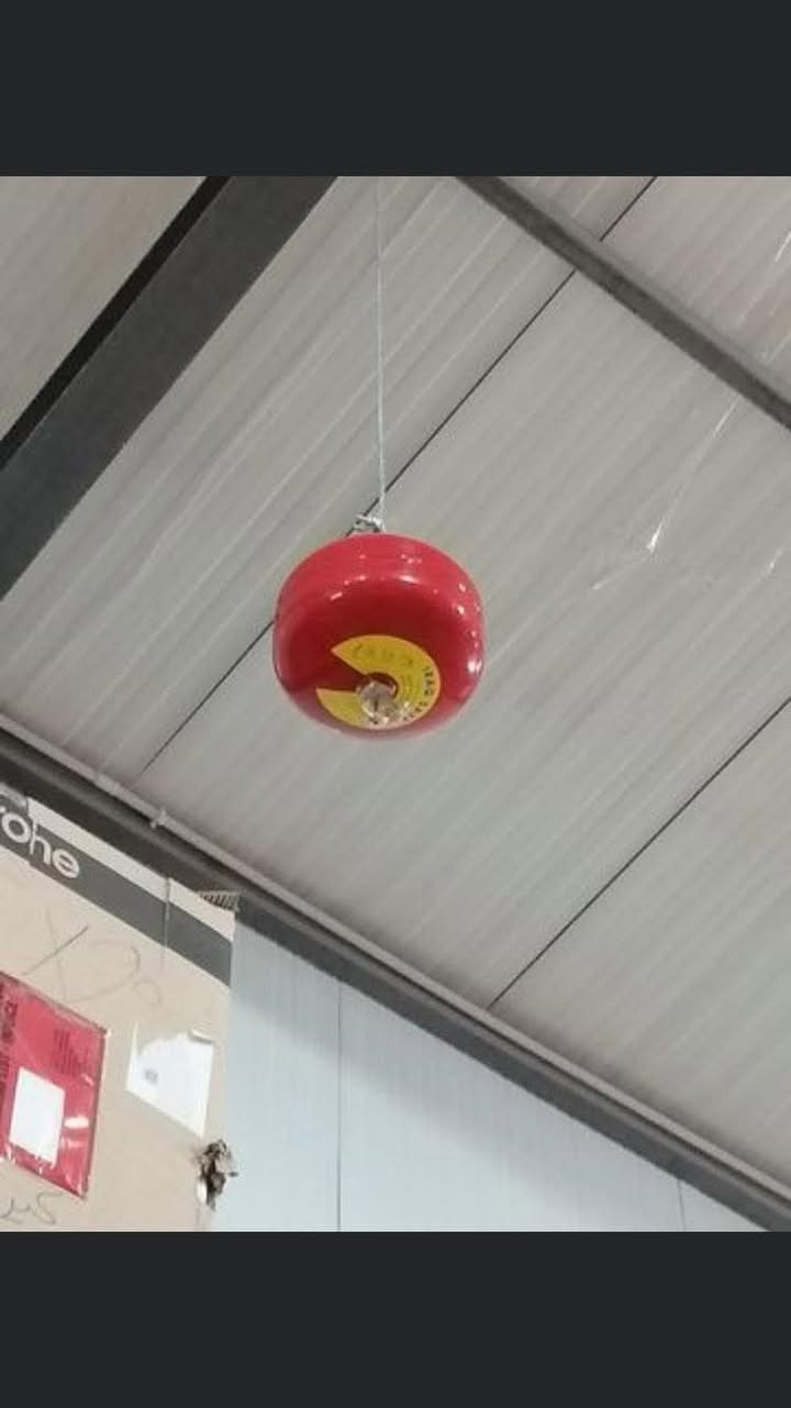 #سلامتك اولا
بكل الاحجام طفايات حريق 
متوفر مطافي بكل الاحجام 

***********
