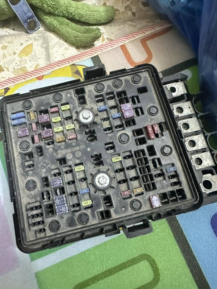 السلام عليكم غراض جيب هايبرد للبيع ***********
