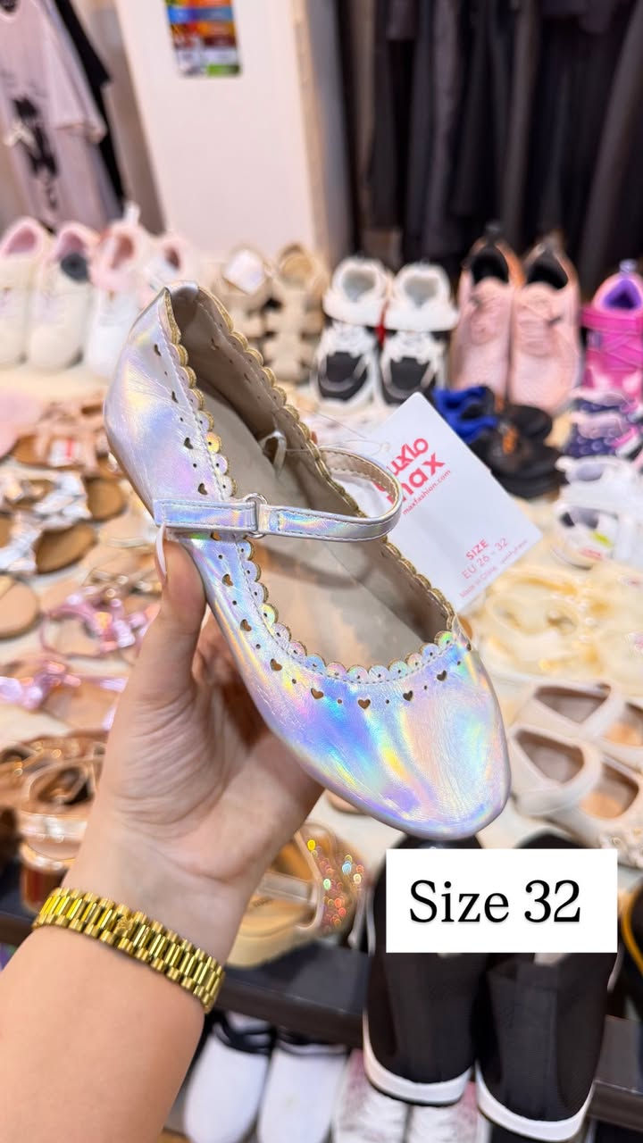 ❤️‍🔥❤️‍🔥❤️‍🔥New Collection❤️‍🔥❤️‍🔥❤️‍🔥
كولكشن الجديد من احذية الاطفال للعيد🤍✨

متوفر دفع عن طريق ماستر كارت✨
📍ديالى-خانقين -امام عباس
📍مجاور عيادة دكتور سرمد وصالون ليدي وان 
متواجدين كل يوم من ساعة ٥ الى ١١ ليلاً 
متوفر توصيل جميع محافظات العراق🚙

للحجز السريع ‭٠٧٧٣ ٥١٤ ٥١٩١‬
