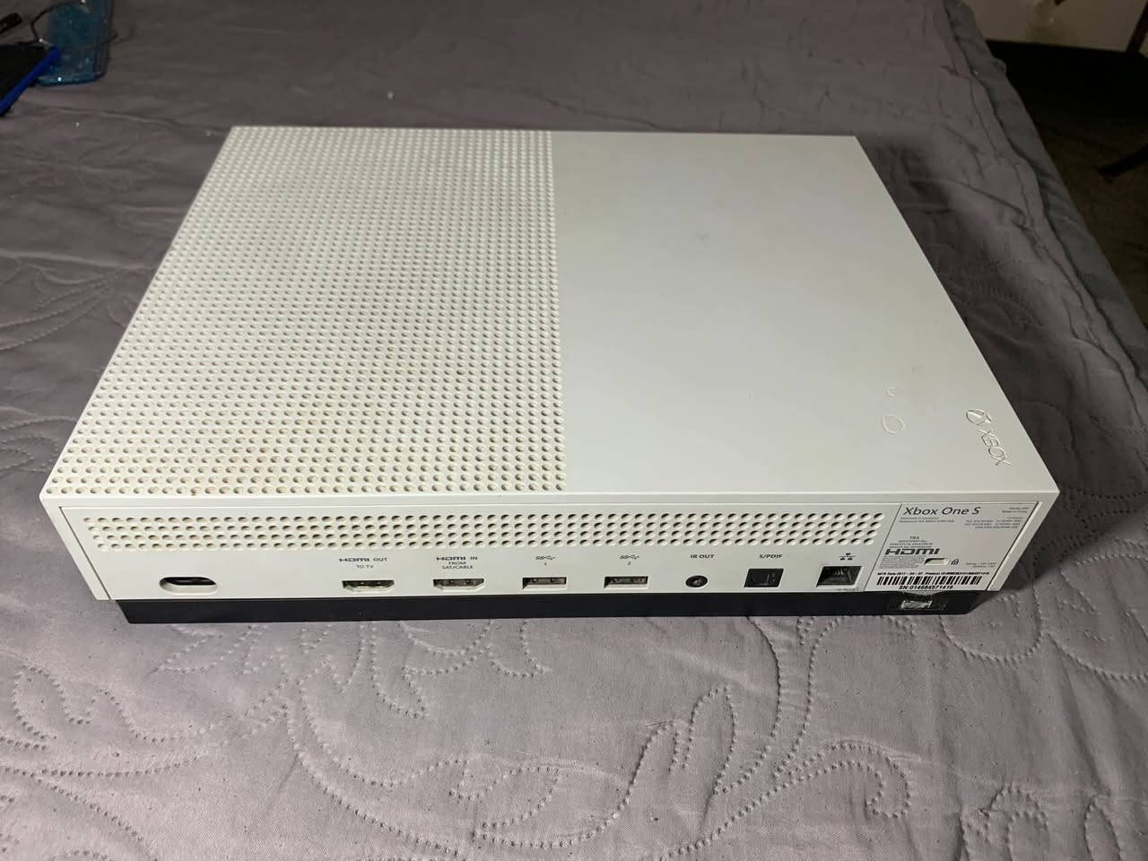 السلام عليكم
XBOX ONE S للبيع 
الجهاز يجي ويا يدتين اصلية مال شركة XBOX  
واير HDMI مال الشركة وسلك التشغيل 
السعر 150 الف 
الجهاز نظيف ويستاهل سبب البيع مشغول وما كاعد استخدمو 
المكان صلاح الدين العلم 
للتواصل *********** واتساب
