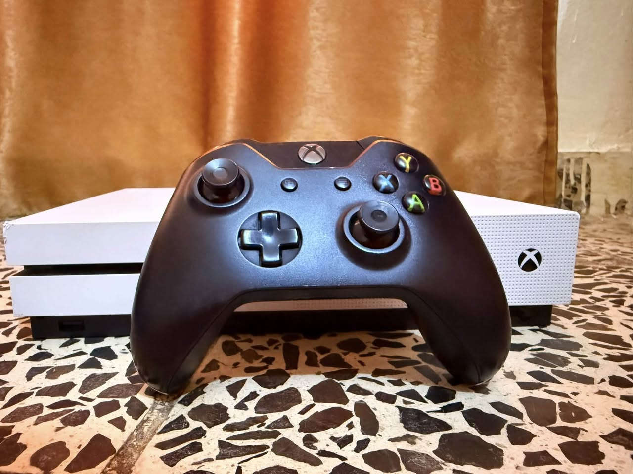 🎮 للبيع: جهاز Xbox One S (بحالة ممتازة)
المساحة:500 —

 الملحقات:

 جويستيك (يد تحكم) أصلية عدد 1.

 كامل الملحقات والوايرات الأصلية (واير الطاقة + كابل HDMI).

 حالة الجهاز: نظيف جداً وجاهز للاستخدام مباشرة.

💰 السعر وعنوان الاستلام

 السعر:175 بيه مجال

 الموقع: بابل الهاشميه

📞 للتواصل والاستفسار

 رقم الهاتف:*********** واتساب🟢

 المراسلة: متواجد على تطبيق ماسنجر (Messenger) للاستجابة السريعة.
