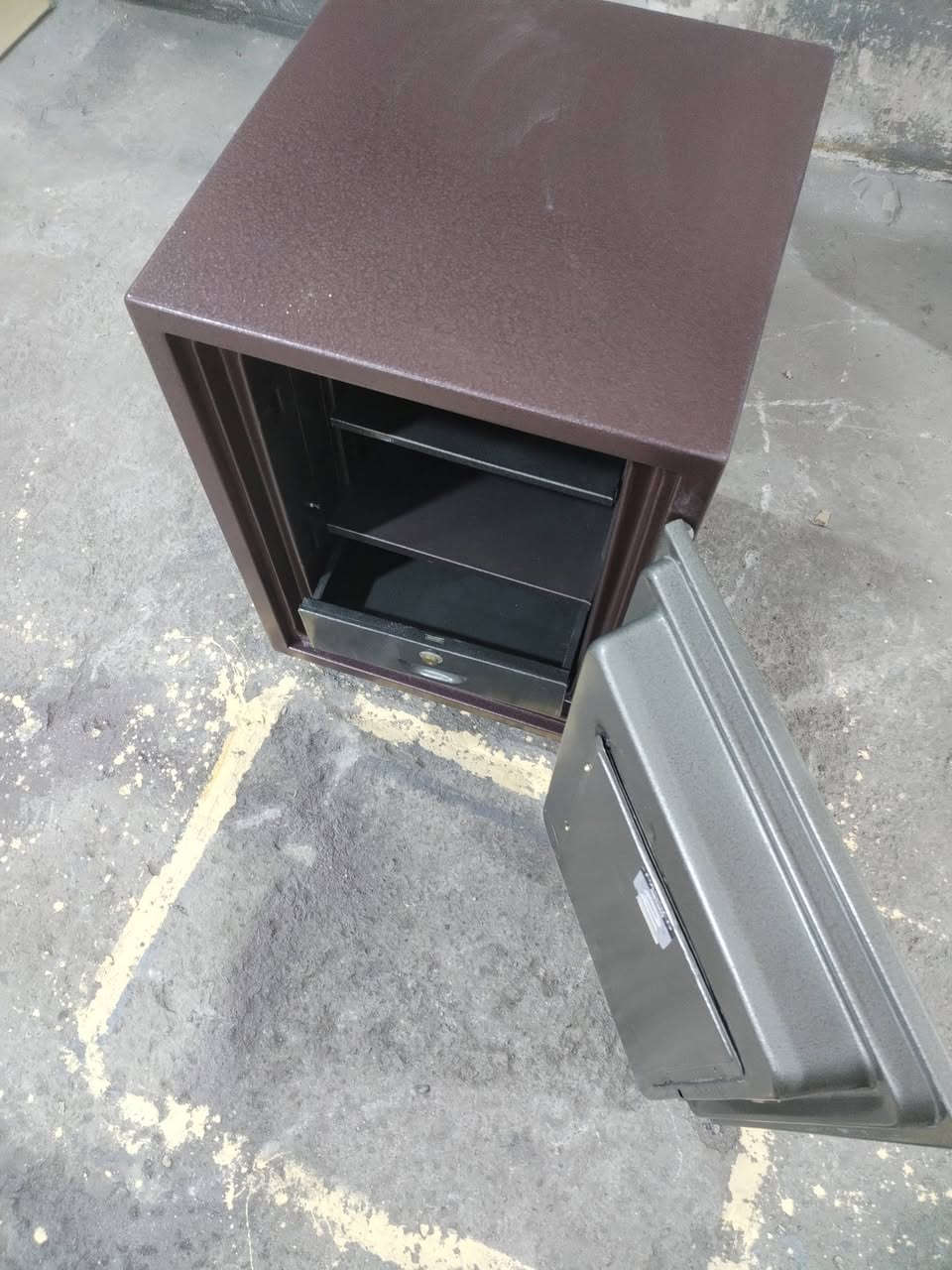 قاصه يابانيه
الارتفاع 72 سم
العرض 50 سم
العمق 52 سم
للإستفسار الاتصال او مرسلة الصفحه
***********
