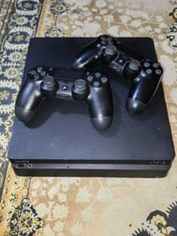 بلي ستيشن 4 • ٥٠٠ جيجا • ٢ جويستك