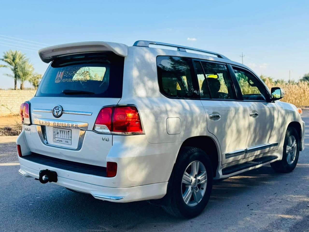 السلام عليكم
تويوتا لاند كروزر  موديل 13 بريم اصل 1/1  GXR 
سيارة مكفولة سيارة جديدة بمعنى الكلمة 
اللون ابيضّ صدفي السيارة بسمي تحويل مباشر 
رقم بغداد مميز  

المحرك 4000  V6
فول مواصفات 1/1 
بصمة تشغيل 
فتحة سلايت 
كشنات اثنين كهربائي 
كشنات جلد 
أيرباك 
زراكات 
مري شفط 
ثلاث قطع تبريد 
حساس امامي 
حساس خلفي 
وباقي مواصفات بريم معروفة 
السعر 39000 وبيه مجال 
العنوان بغداد جسر ديالى الجديد 
للاستفسار الاتصال على الرقم 
0772 101 0613
0788 854 5511
