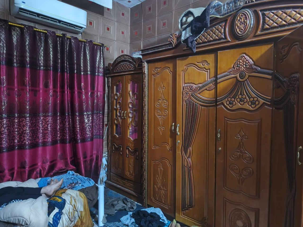 بيت للبيع الدجين شارع حجي كشكول زراعي مساحه ٢٠٠ متر يتكون من غرف ٢. صاله مطبخ استقبال باقي اتفاصيل واضحه بصور بناء بلوك عكاده بيت عالي عن الشارع ونضيف مكانه مرتب السعر ٤٥  تفاصيل اكثر اشراي يتصل واتساب ويدلل  ***********
