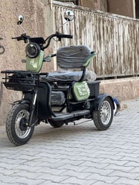 شباب دراجه ثلاث عجلات اللبيع دراجه زيرو زيرو بعدها استخدامها 10يوم فقط...