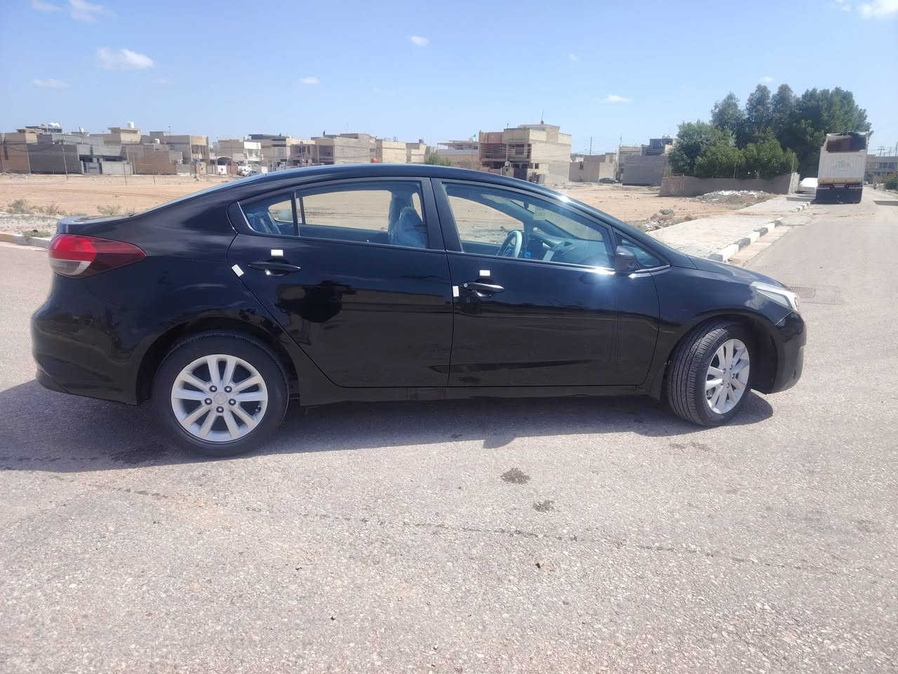 السلام عليكم سيراتو موديل 2018 للبيع وارد خليجي مكفوله من الضربه والصبغ والتبديل كير ومكينه وتبريد (وسونار موجود)  رقم كربلاء بسمي تحويل ثاني يوم مكان كربلاء سعره 130 وبيها مجال للاستفسار اتصل على هذا الرقم ***********
