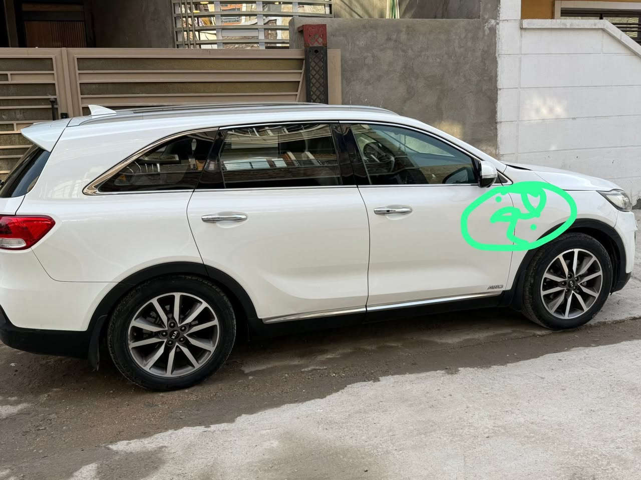 سورينتو خليجي وارد كويتي السياره اعلى فئه بالسورنتو تجي فول الفول معروف بالمواصفات الكويتي ١٩٨٠٠وبيها مجال شي قليل السياره موديل ١٥ سنويه باسمي تحويل مباشر رقم بغداد مكانها بغداد الدوره *********** واتساب موجود
