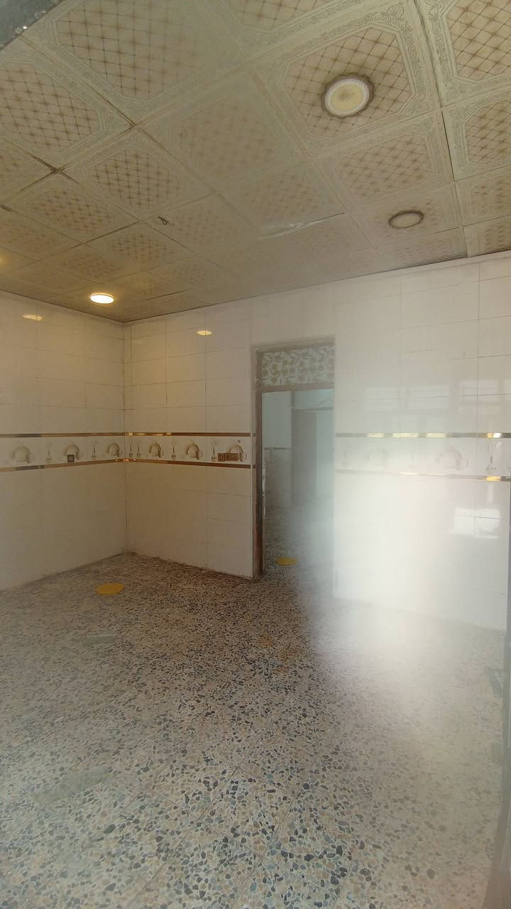 دار للبيع المساحه 100 متر نضيف جدا طابق واحد حي العسكري منطقة ال 3000 السعر 80 مليون مع المجال للاستفسار *********** مكتب الأمير للوساطة العقارية
