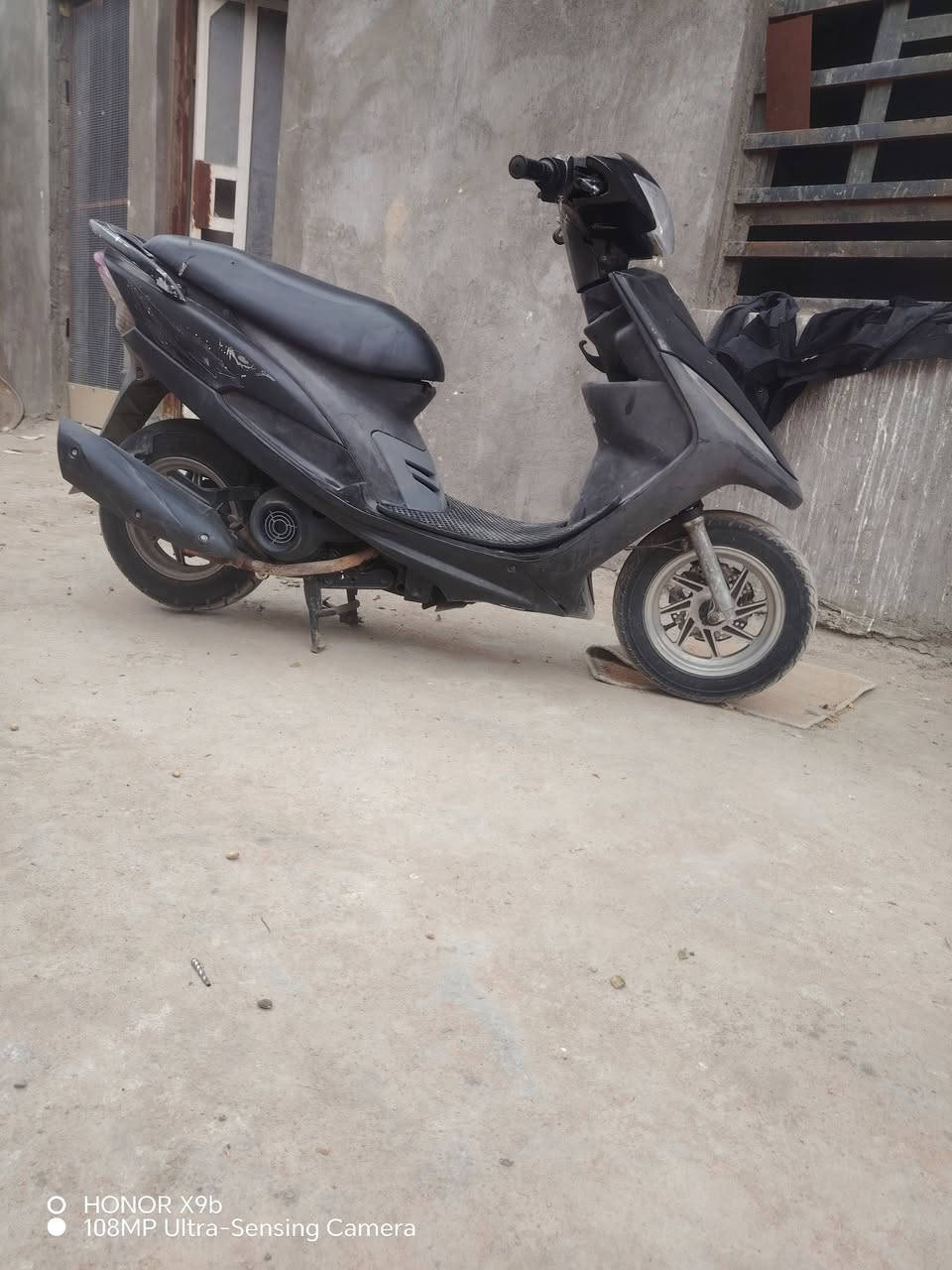 السلام عليكم ماكس عدله دراجه 49بلاد ما مفتوحه كهربائيات شغاله بس ينرادلهة باتري وشخاطه مكاني البصرة الهارثه هاذ رقمي*********** السعر 650 وبيها مجال
