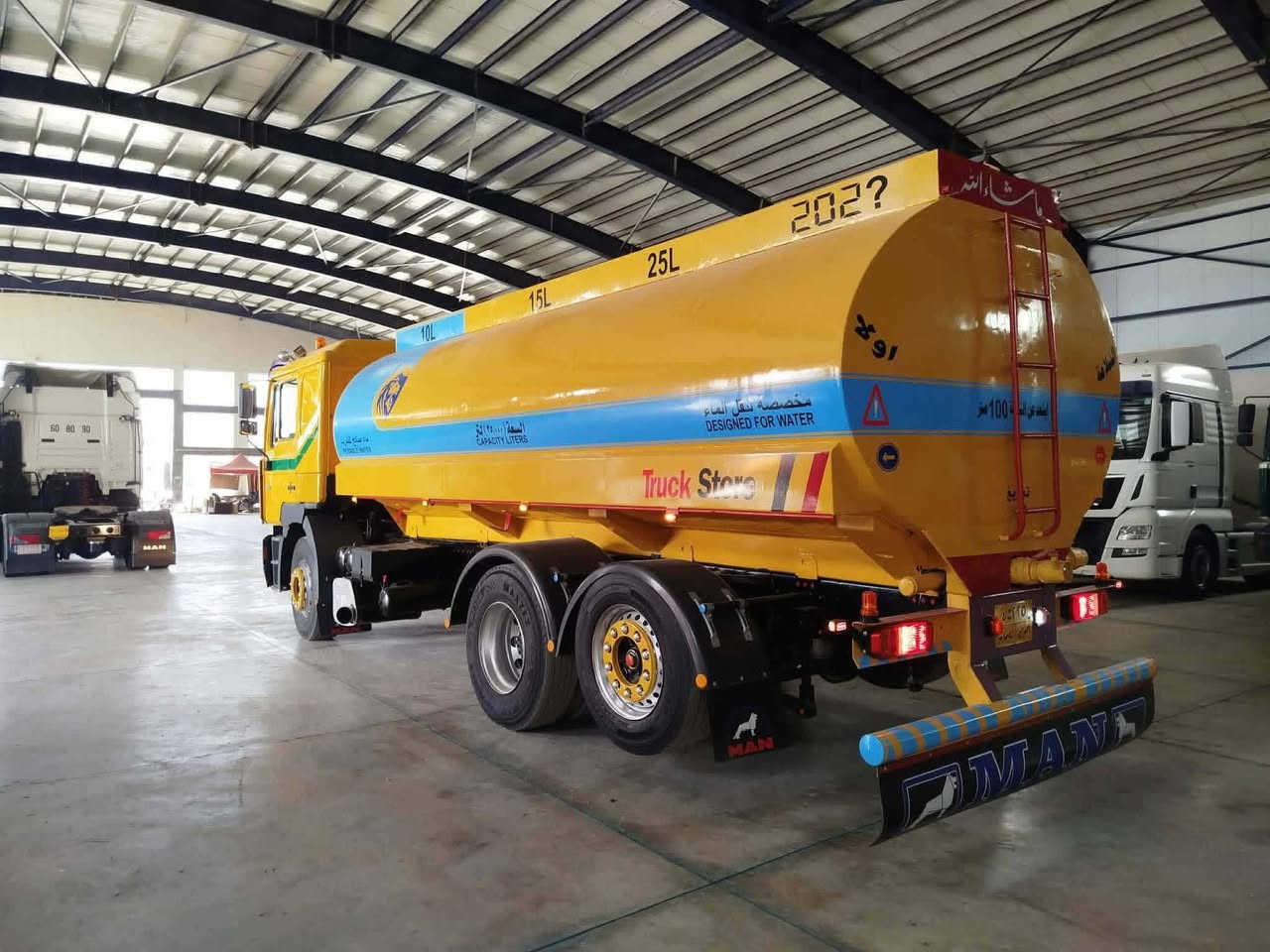 السلام عليكم ورحمة الله وبركاتة 
مان 2001 صقر تنكر للبيع 
حجم المكينة 464 كير عادي حسيره 
حجم التانكي 17 الف لتر 
سياره تخم تاير سنوية لغاية 2028 
سياره جاهزة للعمل كله بشرط 
رقم الهاتف : ***********
