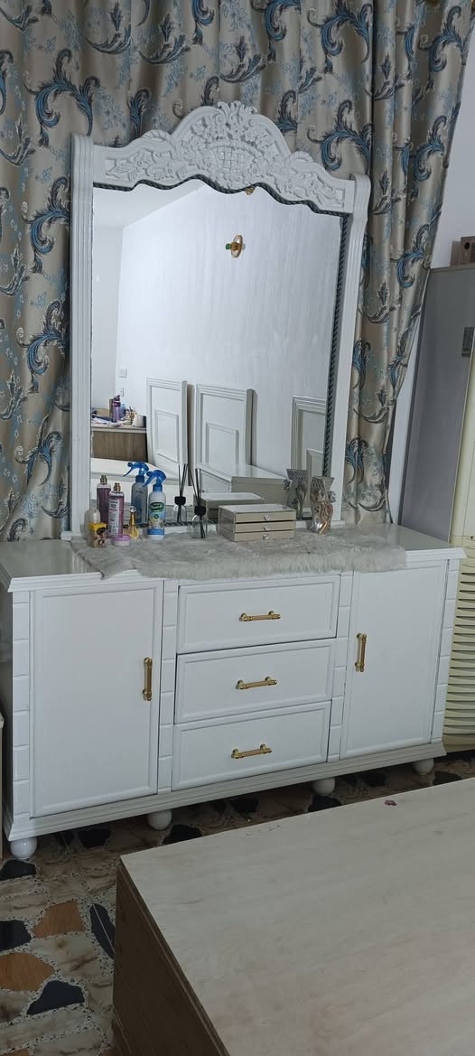 غرفة نوم شبابيه جديده ما مستعمله احطاطةخشب صاج لون ابيض موديل تركي متكونة من  سريرعدد٣ وكنتور اربع ابواب وميز تواليت وكومدي عدد٢ سبب البيع ضيق المكان


**إذا كنت صاحب هذا الإعلان وتريد حذفه لأي سبب، رجاءا أرسل رسالة إلى الدعم الفني**