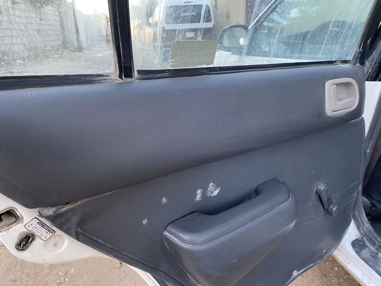 للبيع 

كورلا موديل 96 بزون 

محرك 1600 

السيارة غرفتهه حلوة و مثل ما موضح بالصور 

محركهه بي ضعف تجي تفحص و تشوف 

باور جديد 

مشط جديد 

السيارة حلوة و كاعدة .. 

السعر : 38 و بيهه مجال بسيط ..

مكان السيارة النجف الاشرف .. 

للاستفسار المراسلة على الواتساب : 
***********
