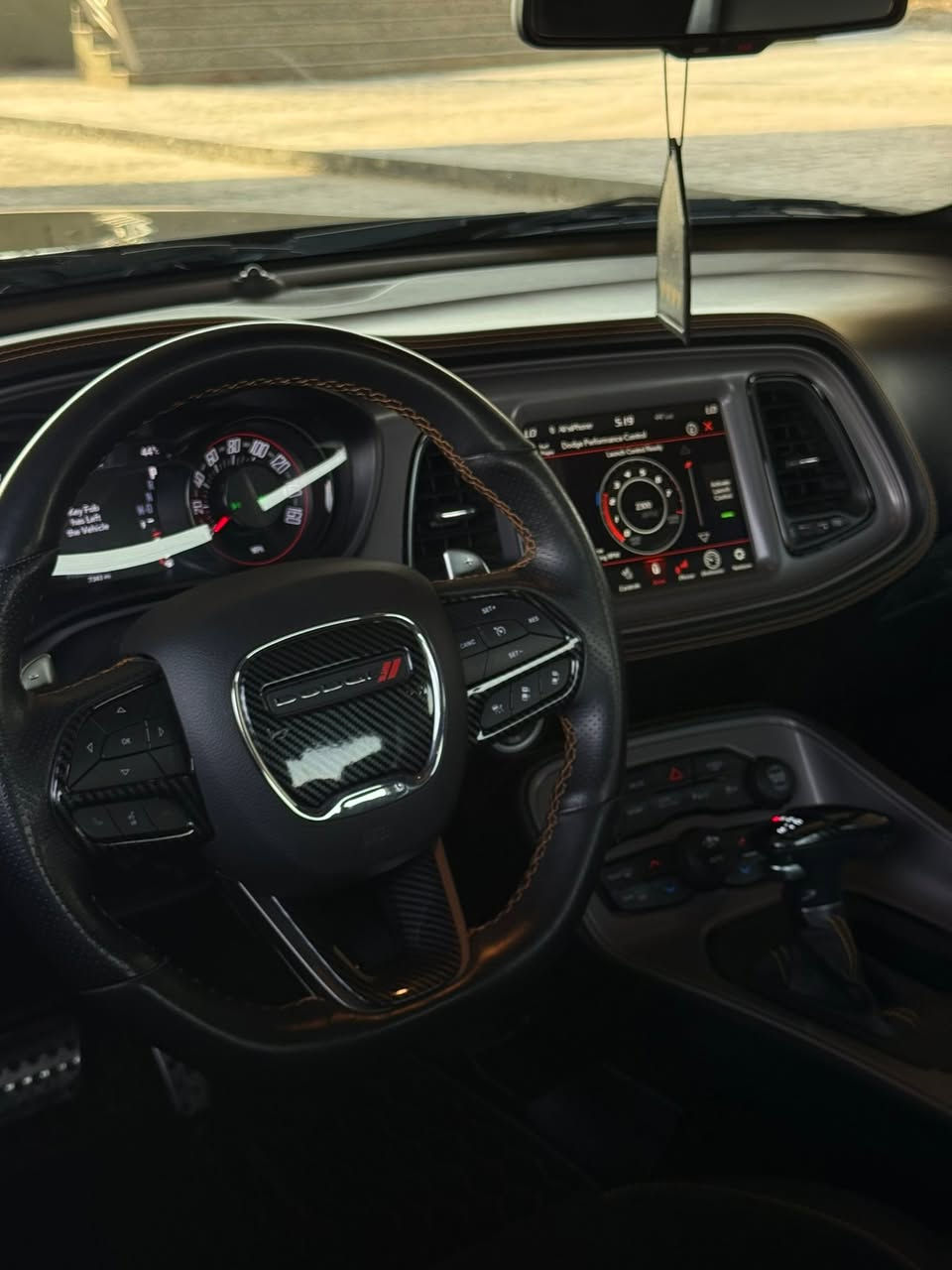جالنجر هيمي اورنج ادشن
فول فول مواصفات بصمة سلايد فتحة 

GT PLUS HEMI ORANGE EDITION . LastCall

الموديل :2023
العداد : 7340m
المحرك : V6.  3.6L .
السعر : 270
رقم بغداد
موقع السيارة : الموصل

المواصفات :
* نسخة ORANGE EDITION. 
* خطوط طولية على الهيكل. 
* مكابح رياضية برمبو خاصة بالون البرتقالي. 
* جناح خلفي اسود. 
* ويل قياس 20 انچ اسود . 
* ستيرن رياضي D
مقاعد رياضية من الشاموا مع خطوط بالون البرتقالي. 
* نقطة عمياء . 
* مصابيح أمامية زنون . 
* المصابيح الأمامية مع LED . 
فجوج برمبو بلادي امامي ٦ بستم خلفي ٤
* حساسات . 
* شاشه كبيرة مع نظام ملاحة نفكيشن GPS .
* الشاشة مع اوپشنات SRT . 
* سستم صوت الپاين .
* فتحت سقف (سلايد) . 
* ذاكرة لحفظ وضعيات الجلوس (ميموري) . 
* مقاعد أمامية تبريد وتدفئة . 
* تشغيل عن بعد . 
* ستيرن كهربائي . 
* تدفئة ستيرن . 
* محدد سرعة . 
* تلفون بلوتوث . 
* كاميرا خلفية .
* كير شفتر بالستيرن .


**إذا كنت صاحب هذا الإعلان وتريد حذفه لأي سبب، رجاءا أرسل رسالة إلى الدعم الفني**