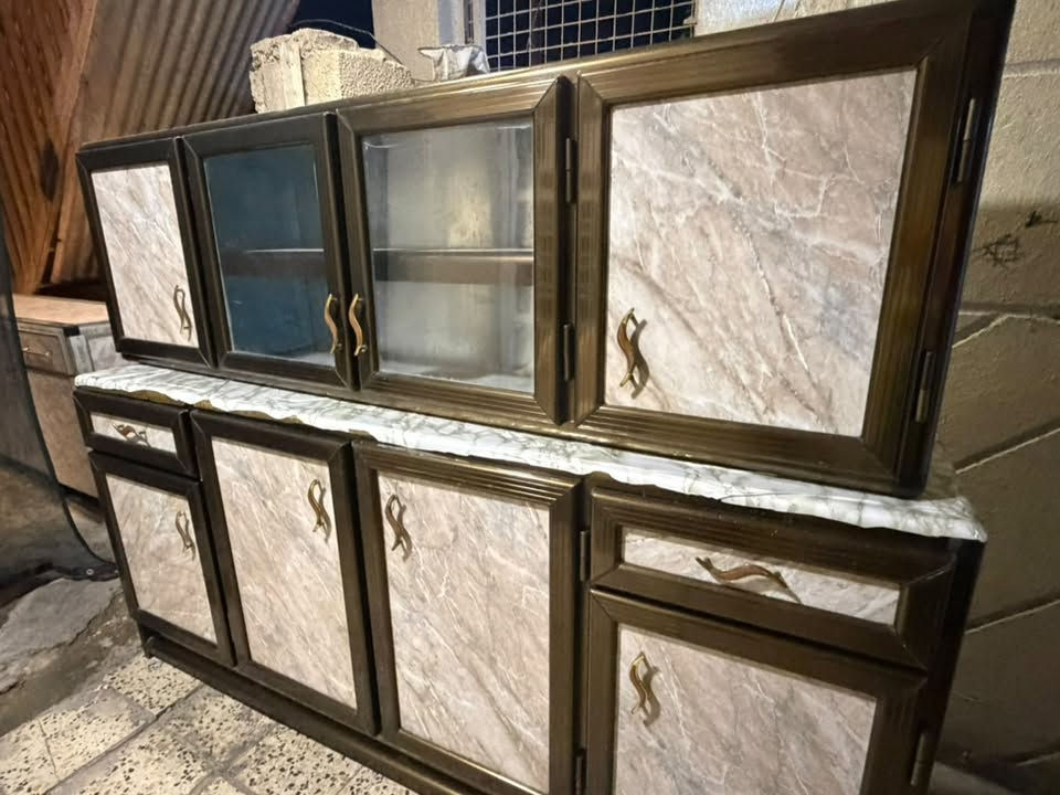 السلام عليكم عندي هذا الكاونتر مع السنك مرمر
للبيع مكاني غزاليه شارع المركز ‭***********‬
