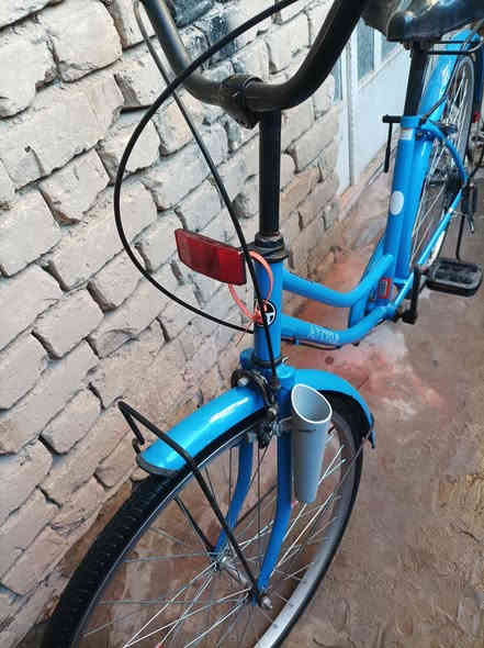 بايسكل 26 نضيف جدا ومرتب السعر 120. وبيه مجال للاستفسار الاتصال على *********** ناصريه الثوره
