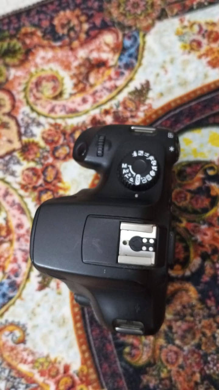 كانون d4000  نضيفه شتر 2k
مع عدسه ٧٠.٢٠٠ مفتوحه لغرض التنضيف 
شاحنه 
وثنين بطاريات
***********
