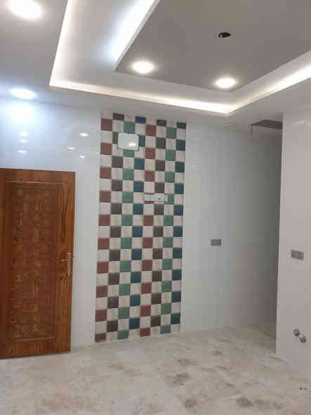 دار للبيع حي السلام في النجف. ( 100م )  طابق و نص جديد خلف الشارع العام. شارع 10  الجهة المقابلة إلى سنونو السعر (  222 مليون ) الطابق الأول غرفة و صالة و إستقبال و مطبخ مع مجموعتين صحيات. الطابق الثاني غرفة و صالة و صحيات. مكتب الغدير للعقار ***********
