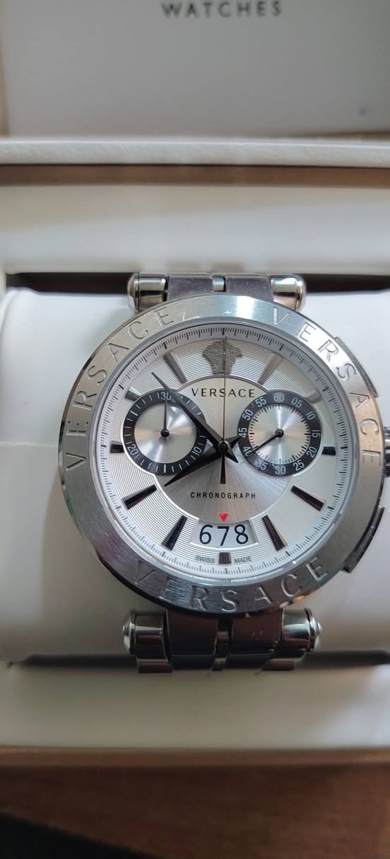 ساعه اصليه 100%100 افحص وين متحب سعرها مناسب مكاني نجف الساعه سعرها مناسب كلش  2100000 بلوكاله
ساعة فيرساتشي VE1D01620 أيون للرجال بقطر علبتها 45 مم. زجاجها الياقوتي متين ومقاوم للخدش، مما يوفر حماية ممتازة من الخدوش والتلف. تعمل الساعة بحركة سويسرية عالية الجودة، موثوقة وموفرة للطاقة، ما يضمن لك الاستمتاع بساعات فيرساتشي لفترة طويلة.


**إذا كنت صاحب هذا الإعلان وتريد حذفه لأي سبب، رجاءا أرسل رسالة إلى الدعم الفني**