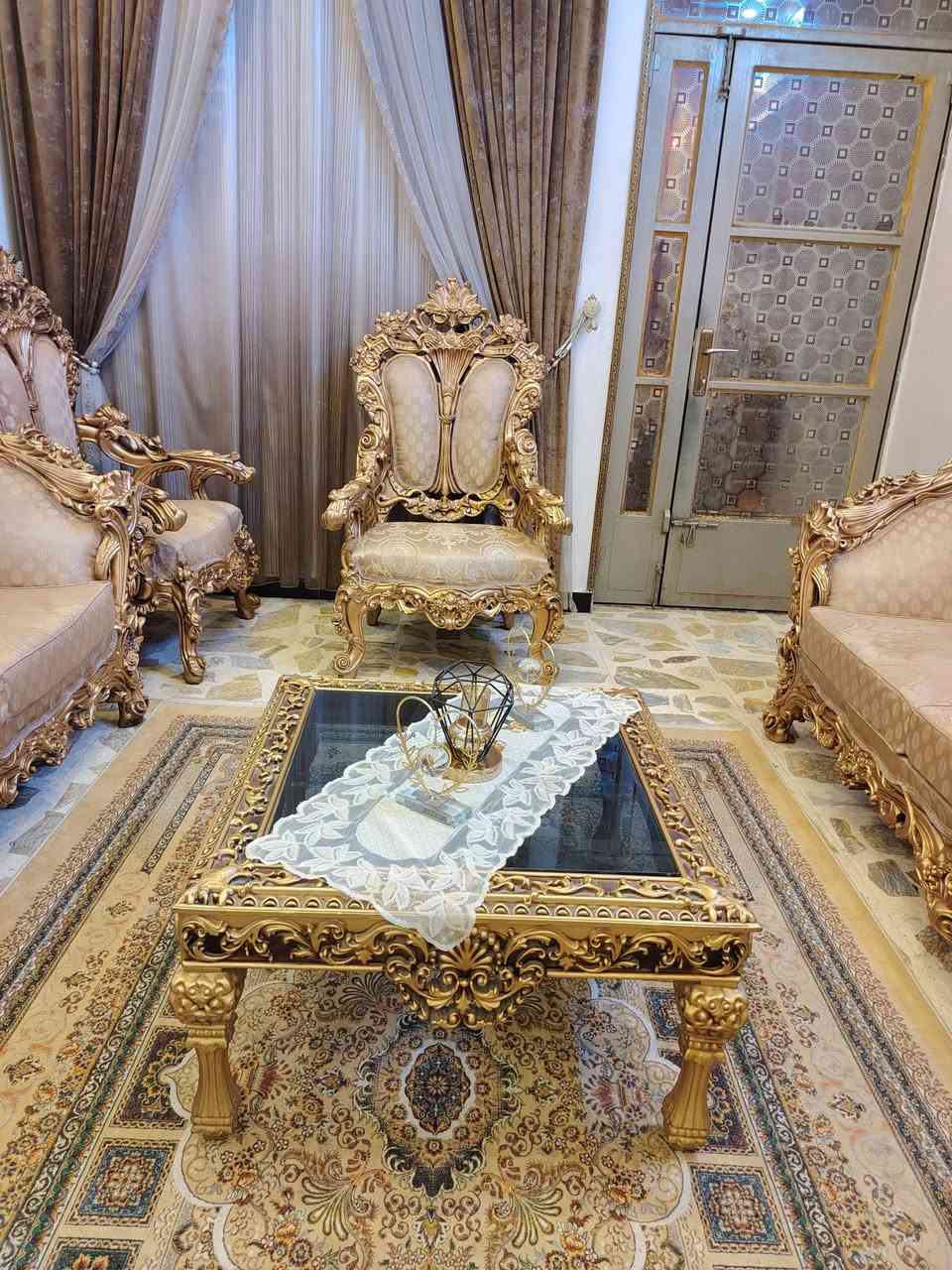 تخم زان ملكي اخو الجديد 10 مقاعد مع طبله وسطيه كبيره مع طبلات صغار عدد2 العنوان بغداد مدينه الصدر للاستفسار خاص او الاتصال بالرقم ***********
