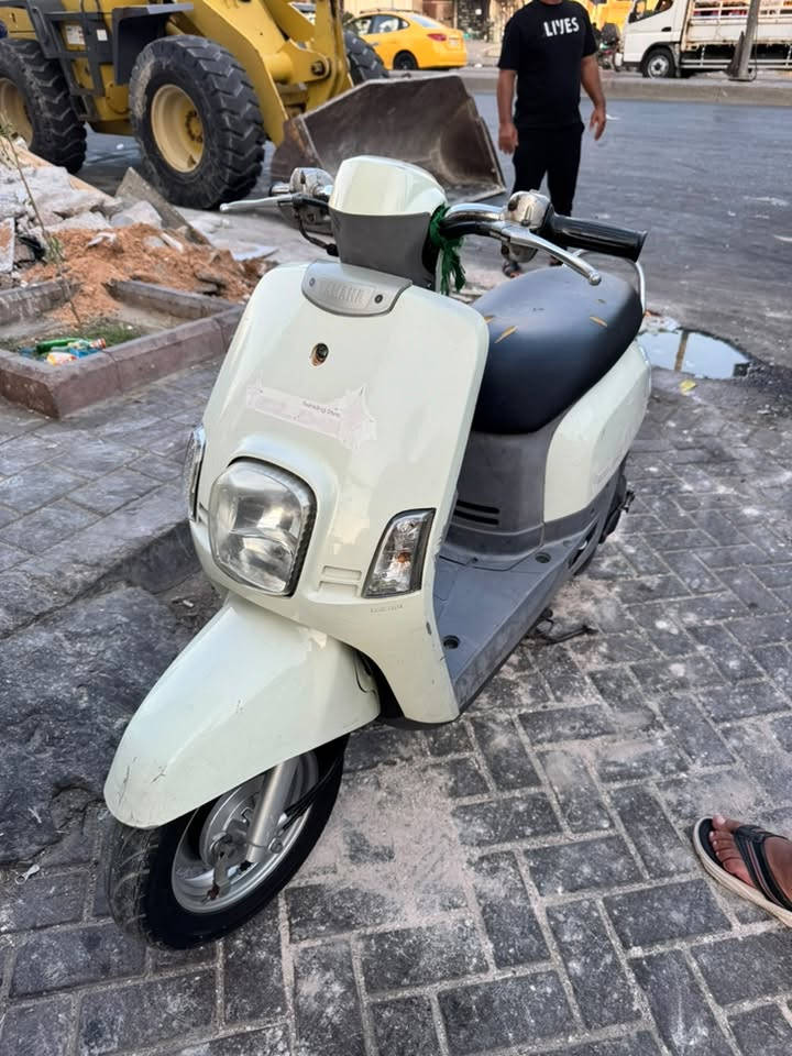 سلام عليكم دارجة بوليس مكفولة
المكينة برغي ما مفتوح بيها 
الدراجة ما متعوبة لان دوام تاركها بالبيت 
يعني من تاخذها اعتبر نفسك مشتري رمبة 
السعر ٩٥٠ 
‭***********‬

