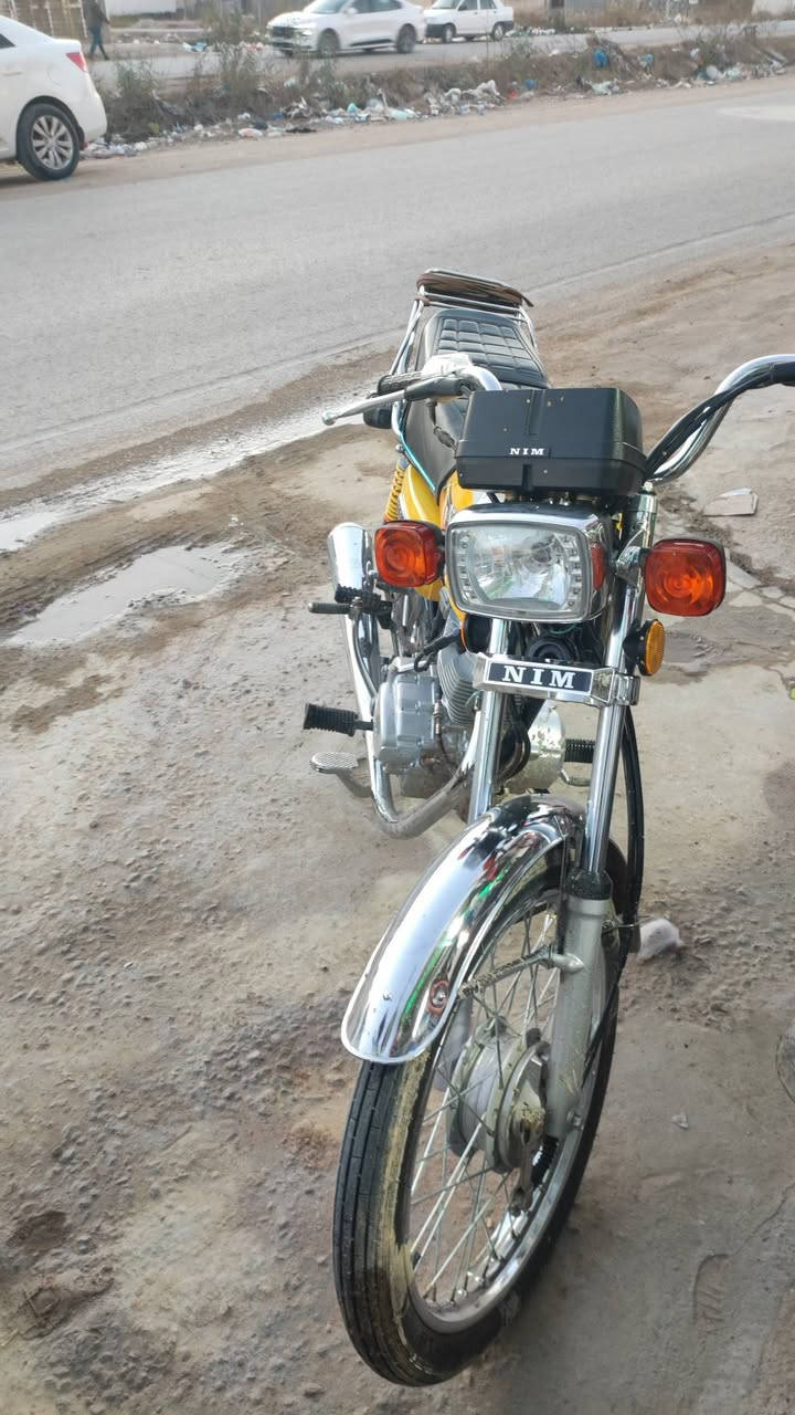 سلام عليكم 
   دراجه اربعه كير لون اصفر موديل 2026  اسكنر 
صارلها شهر من طالعه كفاله عامه 
سعرها 650وبيها مجال مكاني كربلاء بوبيات  
الاستفسار ع رقم ***********
