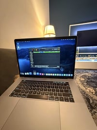 ماك بوك برو 2017  ذاكره 512  هارد 16             15 انج نضافه فول  077...