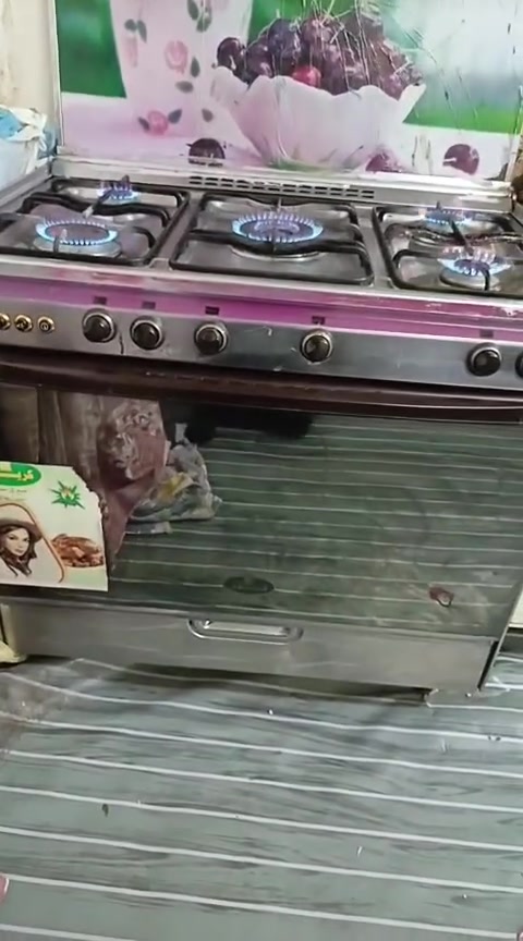 السلام عليكم طباخ كريازي عين زركه شرط فرن جوه شغال سعر 300 + كاونتر المعلق مترتين و الارضي متره ونص +سنك طول متره. الرقم *********** / مكلف با نشر
