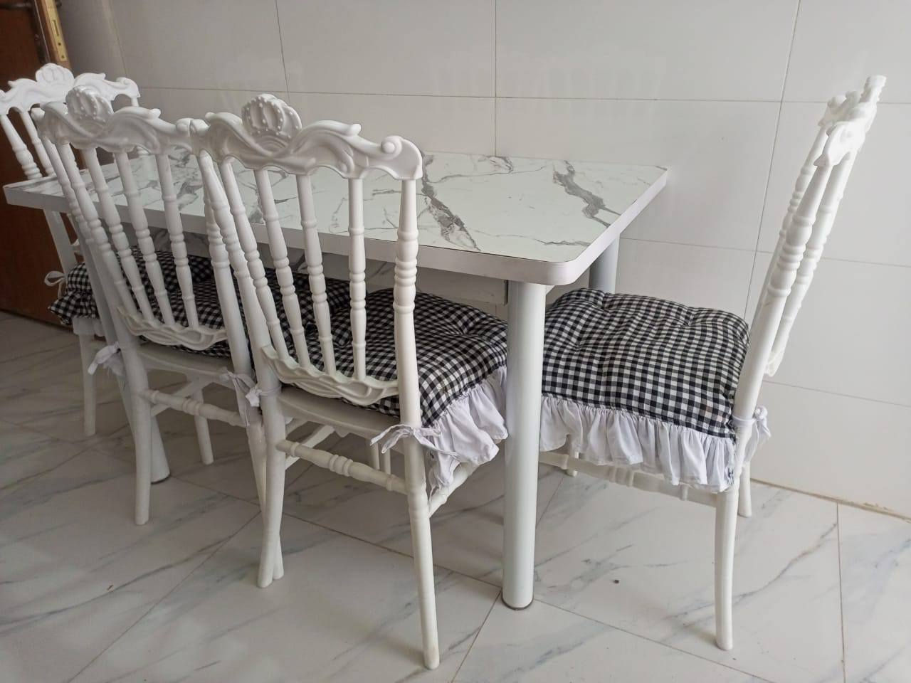 العنوان🤍:
الديوانية _المجمع السڪني الجديد_خلف عمارات الزيتون 

الرقم🤍: 
***********

((ميز طعام مع 4كراسي اريده ب100 وبي مجال نظيف ماصار فتره من اشتريته))
