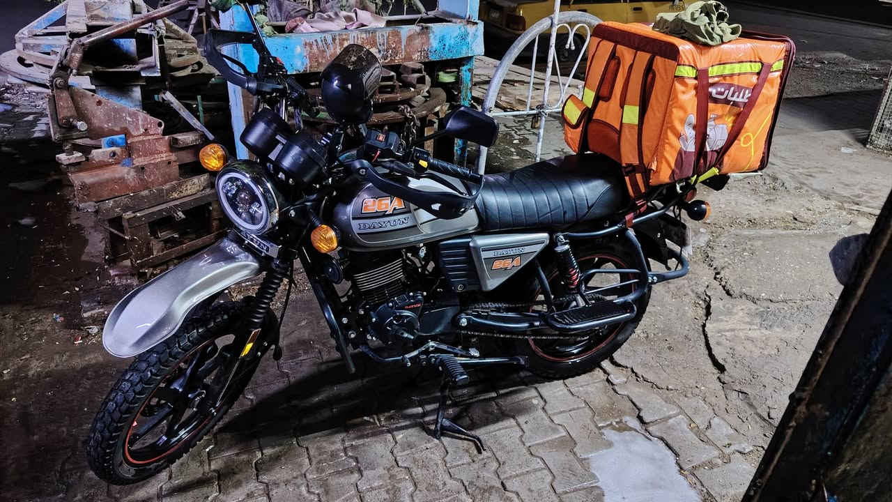 دايوان جبلي نزلت للشارع بدايه الـ 2025 رقم بغداد ماشيه 30الف دراجه مكفوله كفاله عامه ما عدا الدبلات الاماميه طاكه الجبن العنوان مدينه الصدر السعر 250000 واتساب ***********
