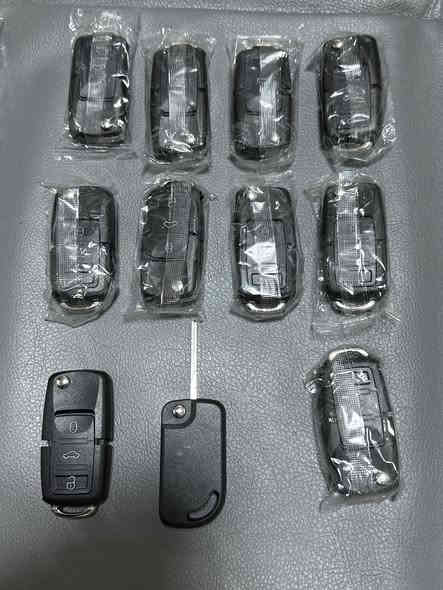 السلام عليكم 
متوفر كفرات وبصمات 100 قطعه شلع 
للبيع تواصل خاص او واتساب ***********
