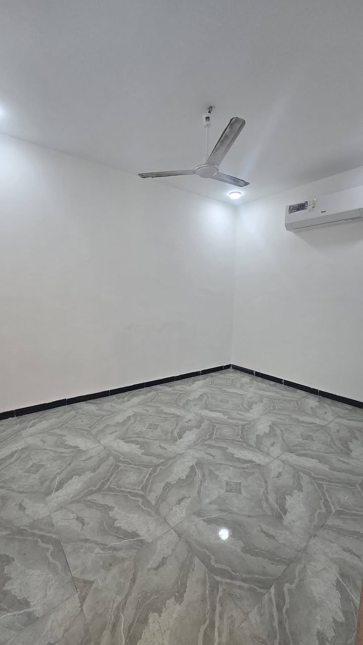 🏠#بيت_زراعي_للبيع_مشمول_بالتطويب🏠
الموقع : التقيه الثالثه قرب مجمع الروان 🛑
________________________________________
المساحه 100 م ✔️ مربع
الواجهه : 10م ✔️مربع
________________________________________
تفاصيل البيت 👇🏿
طابق واحد/ 
غرفة نوم وحدة 🛌 واستقبال ومطبخ وصالة ومجمع صحيات 🛀🏻

بناء حديث كونكريت مسلح 📐

السعر 55 مع المجال القليل 
للاستفسار الواتساب اتصال رجاء*********** مراجعه مكتب العاصمه العنوان ام الخيل ساحه الاحتفالات
للعقارات والمقاولات العامه***********
