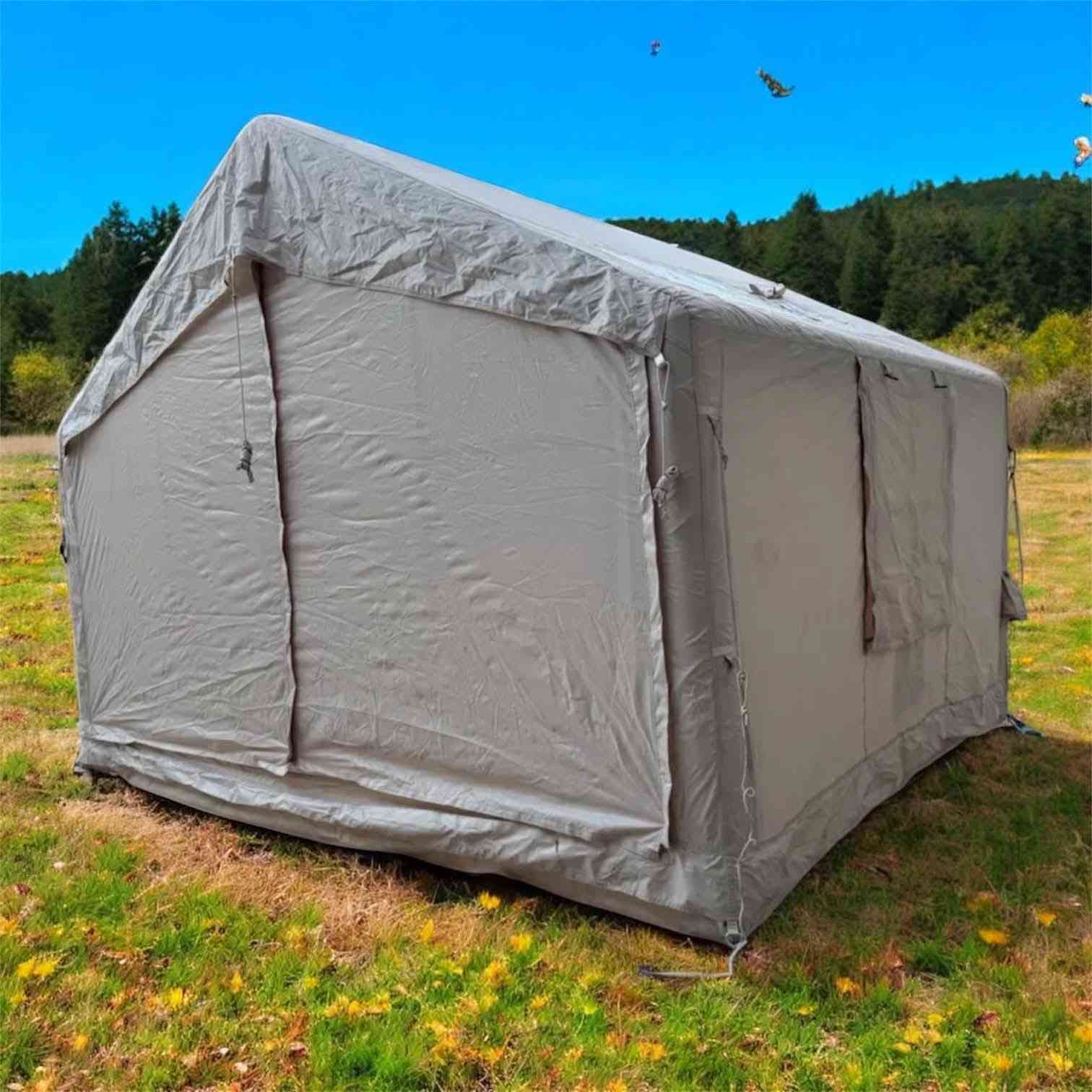 خيمه نفخ قياس الطول3 متر والعرض 2 متر ونص  تكفي 7 اشخاص  جديده غير مستخدمه اوربي وزن 23 كيلو بيها مكان دفايه وبونراما بوري العريض مايتاثر ب الرياح القويه ملحقات بمب يدوي جنطه وحبال  السعر 350 الف مع توصيل رقم واتساب *********** لتواصل اكثر
