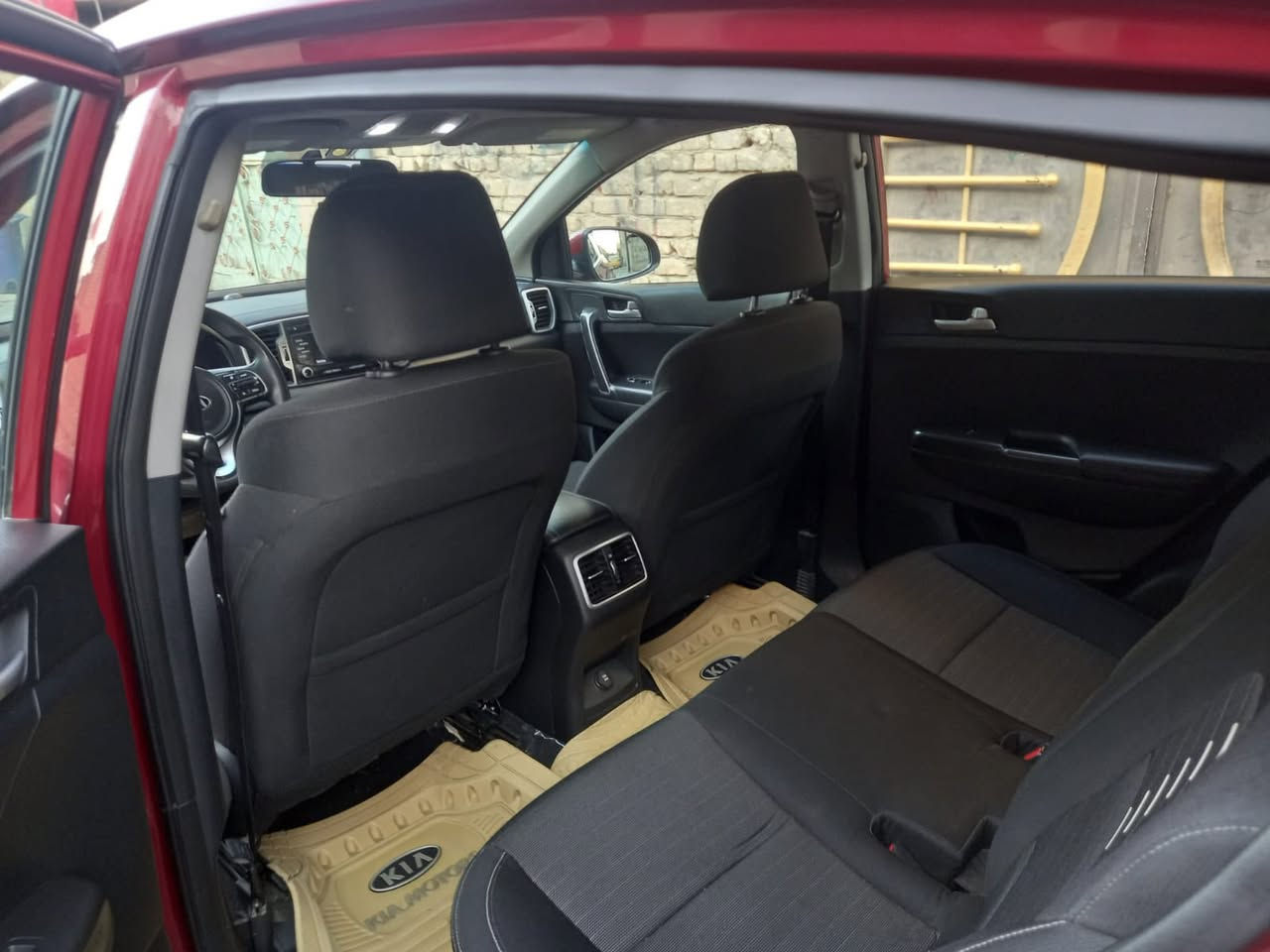 سلام عليكم سياره كيه سبورتج  مديل 2018 سياره هاي صوره حادثها
كدامكم الجاملغ الامامي مصلح بدون دواخل و التصليح واضح ب الصور سياره كلها ليبل واحد ماشيه السياره 76 سعرها 160 وبيها مجال المكان بغداد التواصل عله هاذ الرقم *********** ملاحضه ما متواجد فيس بس واتساب الشراي يتصل علا هاذ الرقم
