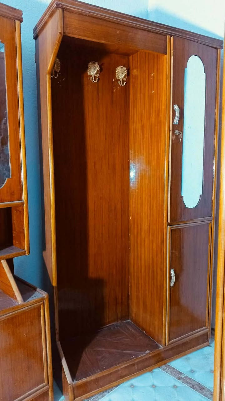 غرفه صاج 6باب نضيف اي ضرر مابيه كامله 
السعر 400 وبيه مجال الشراي يتصل ..***********...
