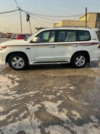 لاندكروز ٢٠١١ • بدون حادث • تاير جديد