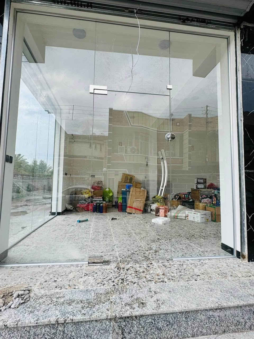 عمل واجهات وثوابت وقواطع الزجاجيه ١٠ملم
***********
